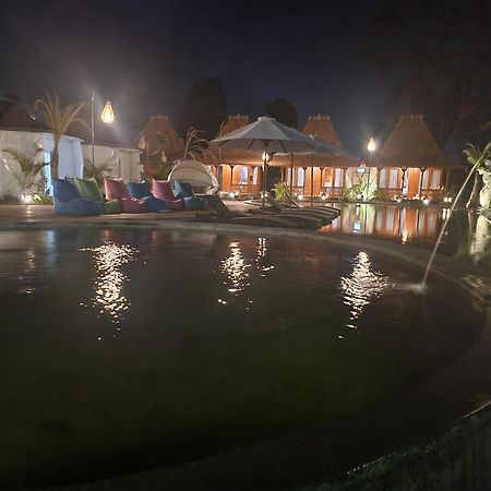 Starlake Villa & Glamping Kubupenlokan Exterior photo